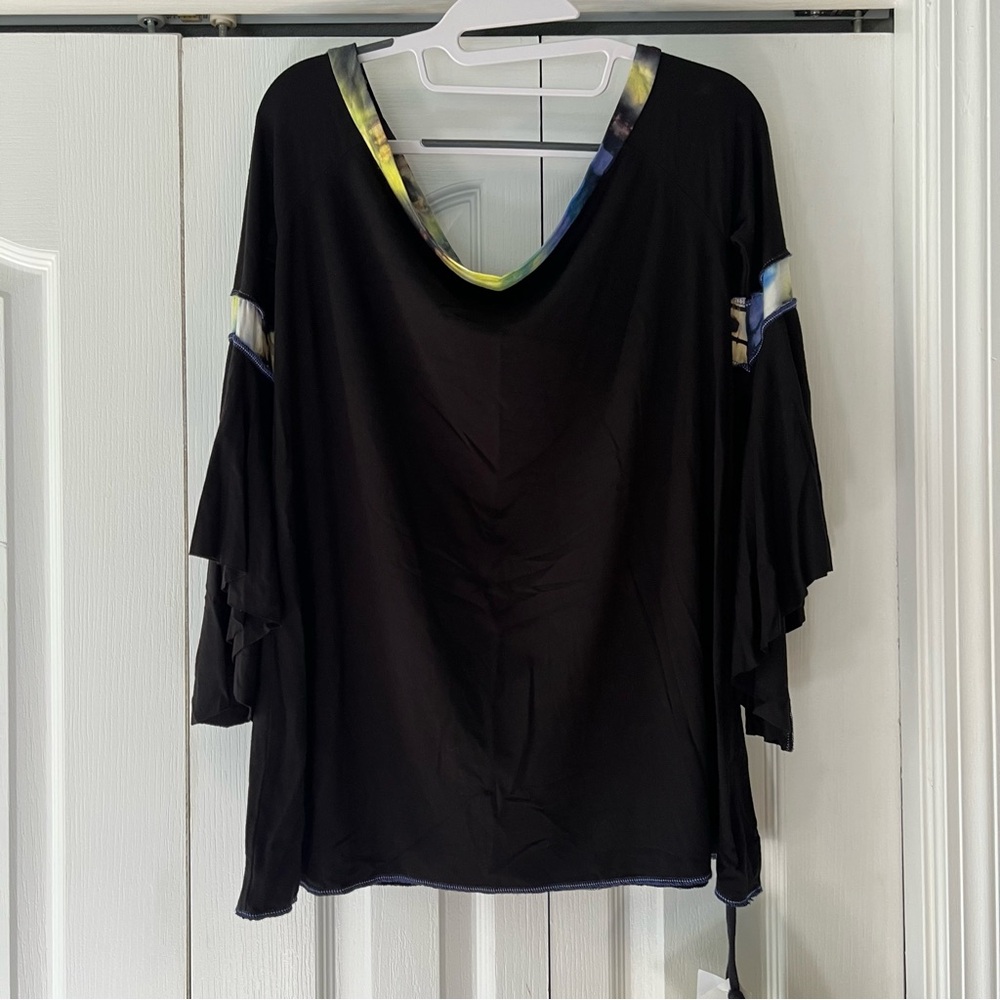 Styles Ever After Black Women's Top w/ Multicolor Accents and Winged Sleeves Med